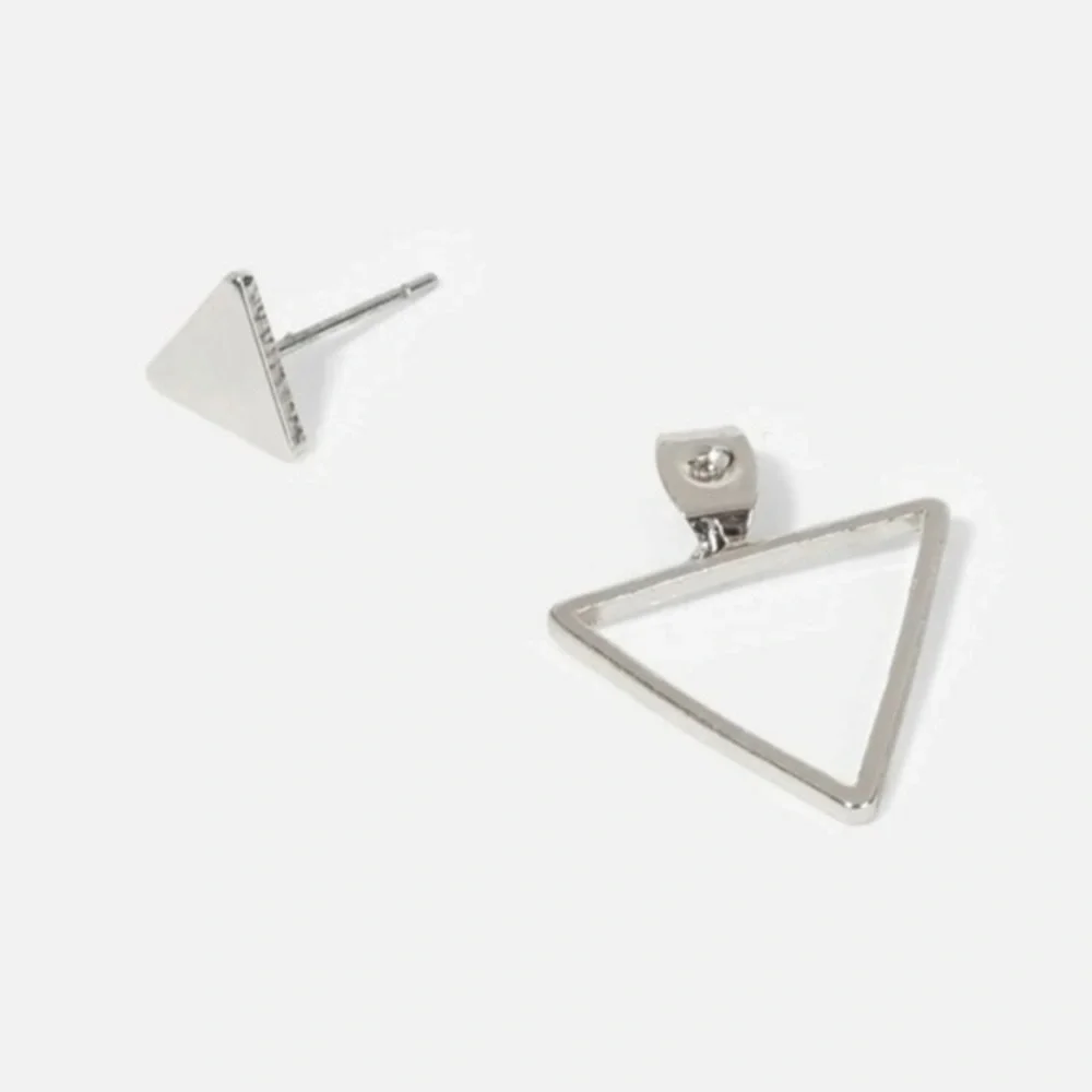 3/$30 🤍 Triangle Earrings